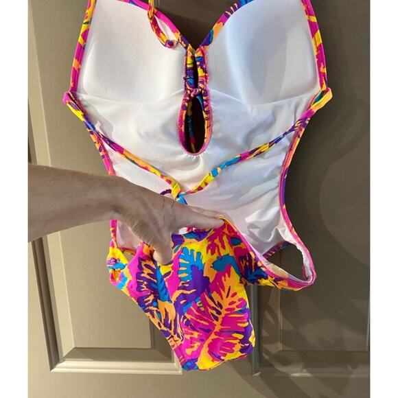 Venus One Piece Swimsuit Size 10 Sweetheart Monokini Lovey Leaves String Sexy - Picture 3 of 4